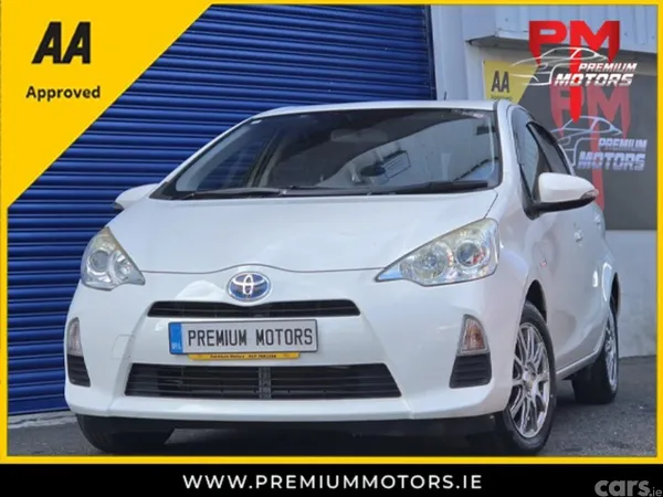 Toyota Aqua Hatchback, Petrol Hybrid, 2014, White