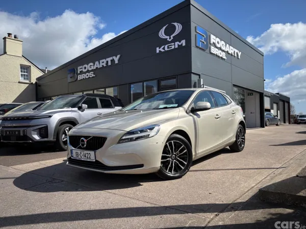 Volvo V40 Hatchback, Diesel, 2018, Brown