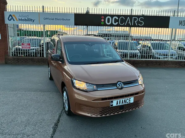 Volkswagen Caddy Maxi Life MPV, Petrol, 2023, Gold