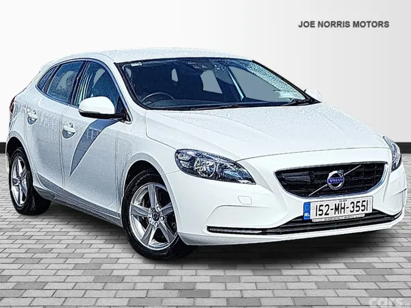 Volvo V40 Hatchback, Petrol, 2015, White