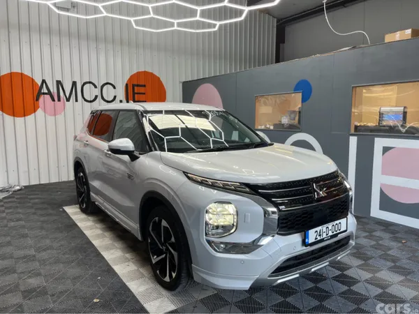 Mitsubishi Outlander SUV, Petrol Plug-in Hybrid, 2024, White