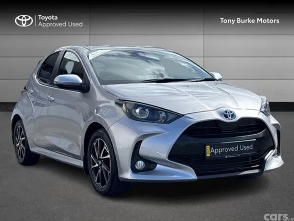 Toyota Yaris Hatchback, Petrol Hybrid, 2023, Silver