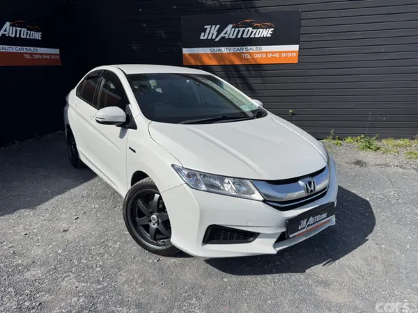 Honda Grace Saloon, Petrol Hybrid, 2016, White