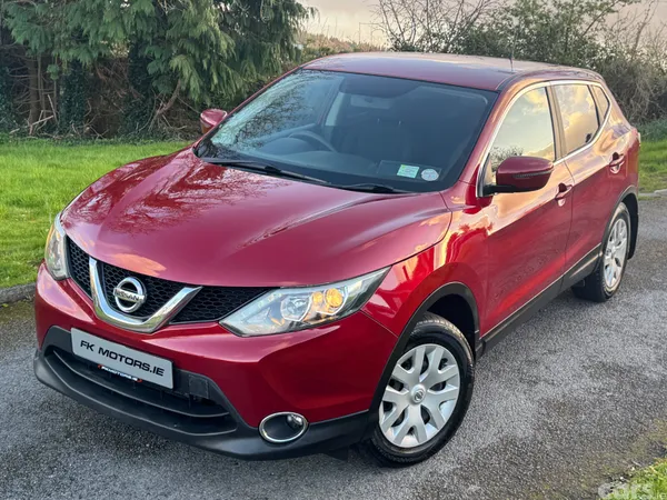 Nissan Qashqai Hatchback, Diesel, 2015, Red
