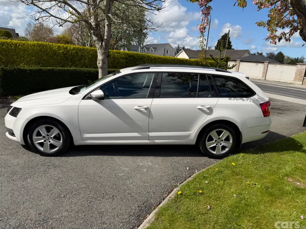 Skoda Octavia Estate, Diesel, 2018, White