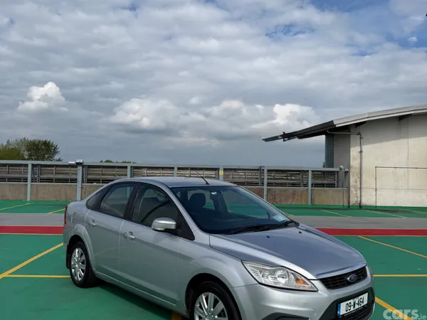 Ford Focus Saloon, Petrol, 2009, Silver