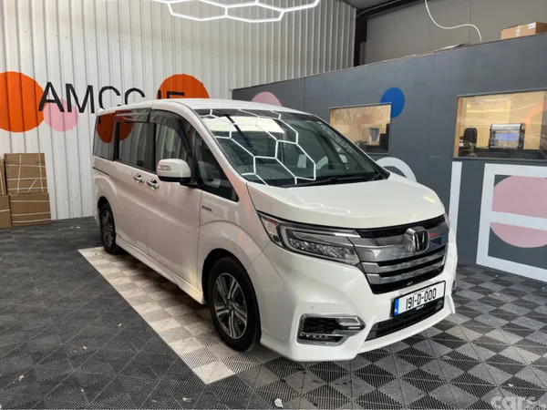 Honda Stepwagon MPV, Petrol Hybrid, 2019, White