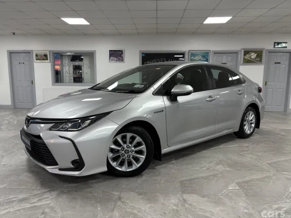 Toyota Corolla Saloon, Petrol Hybrid, 2019, Silver