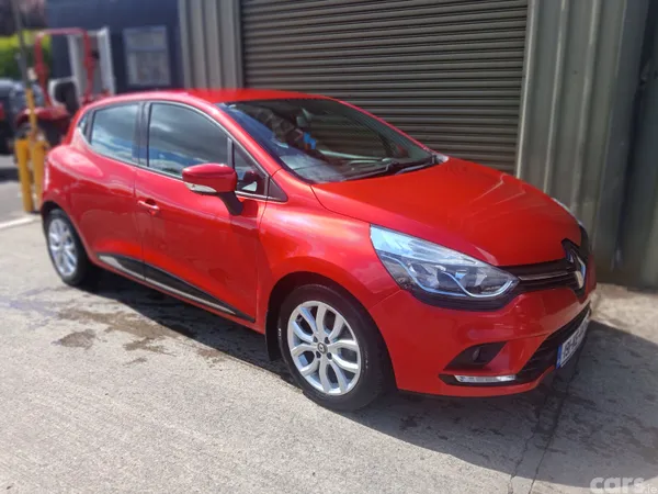 Renault Clio Hatchback, Petrol, 2019, Red