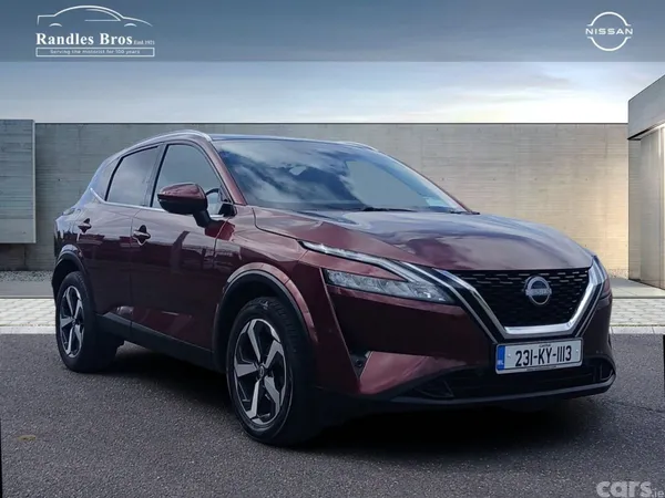 Nissan Qashqai MPV, Petrol, 2023, Red