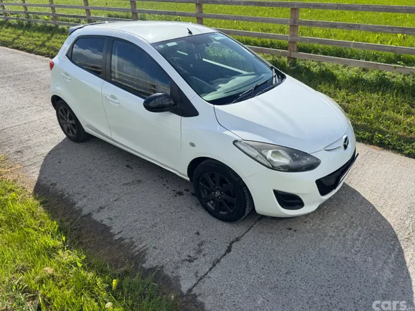 Mazda Mazda2 Hatchback, Petrol, 2015, White