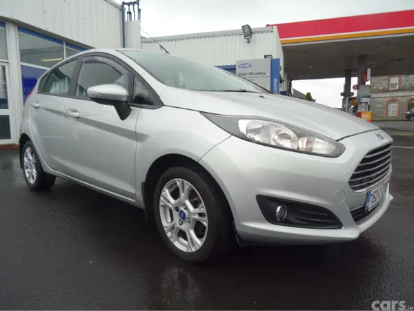 Ford Fiesta Hatchback, Petrol, 2015, Silver