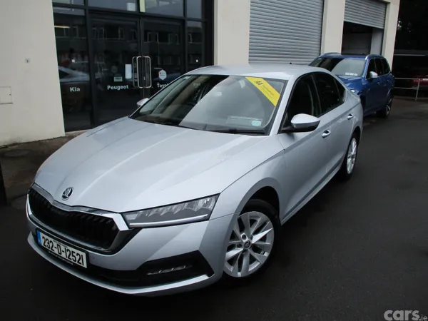 Skoda Octavia Saloon, Diesel, 2023, Grey