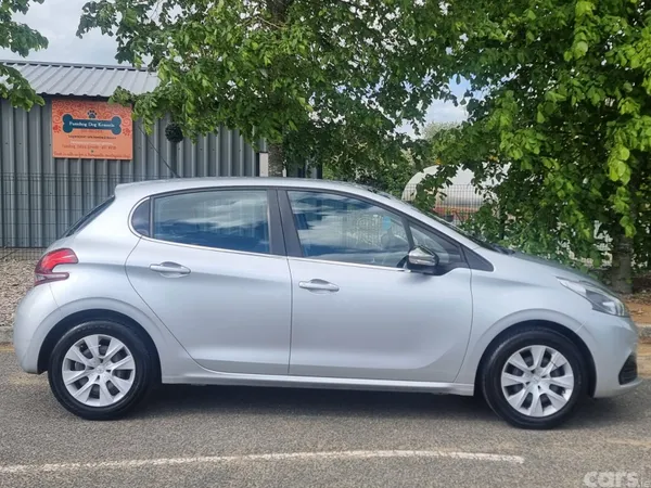 Peugeot 208 Hatchback, Petrol, 2018, Grey