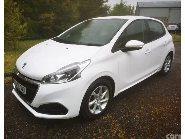 Peugeot 208 Hatchback, Petrol, 2017, White