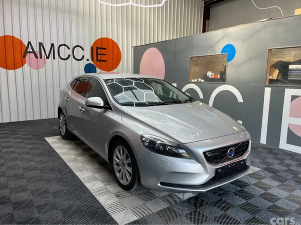Volvo V40 Hatchback, Petrol, 2015, Silver
