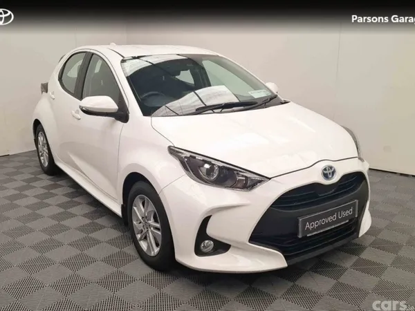 Toyota Yaris Hatchback, Petrol Hybrid, 2023, White