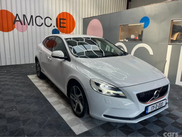 Volvo V40 Hatchback, Diesel, 2017, White