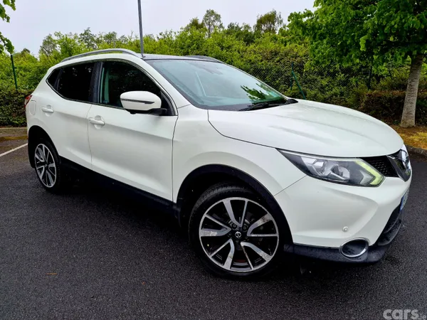 Nissan Qashqai Hatchback, Diesel, 2015, White