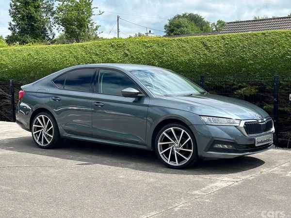 Skoda Octavia Hatchback, Petrol, 2022, Blue