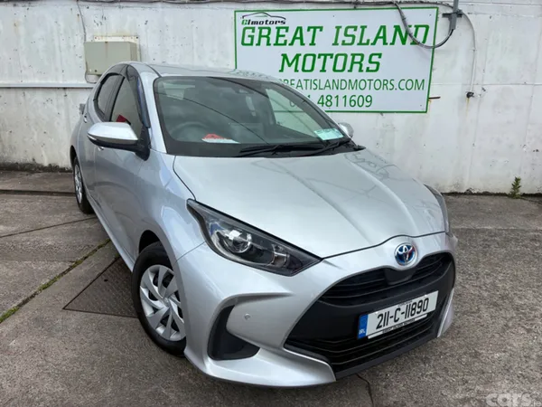 Toyota Yaris Hatchback, Petrol Hybrid, 2021, Silver