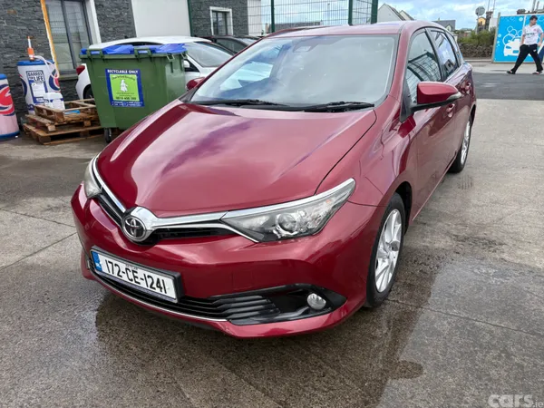 Toyota Auris Hatchback, Diesel, 2017, Red