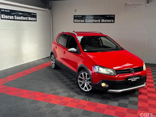 Volkswagen Polo Hatchback, Petrol, 2015, Red