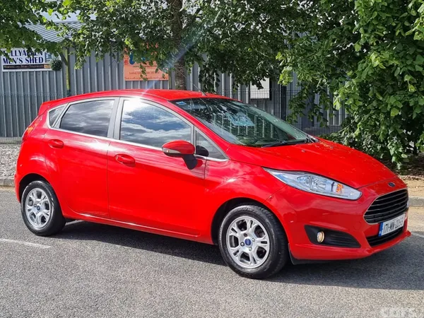 Ford Fiesta Hatchback, Diesel, 2017, Red