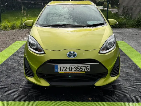 Toyota Aqua Hatchback, Petrol Hybrid, 2017, Green