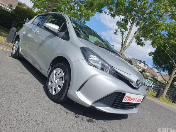 Toyota Yaris Hatchback, Petrol, 2015, Silver
