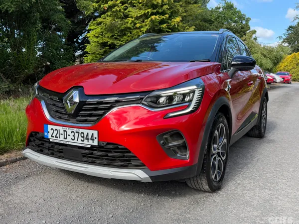 Renault Captur SUV, Petrol, 2022, Red