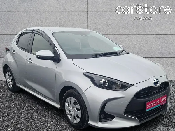 Toyota Yaris Hatchback, Petrol Hybrid, 2022, Silver