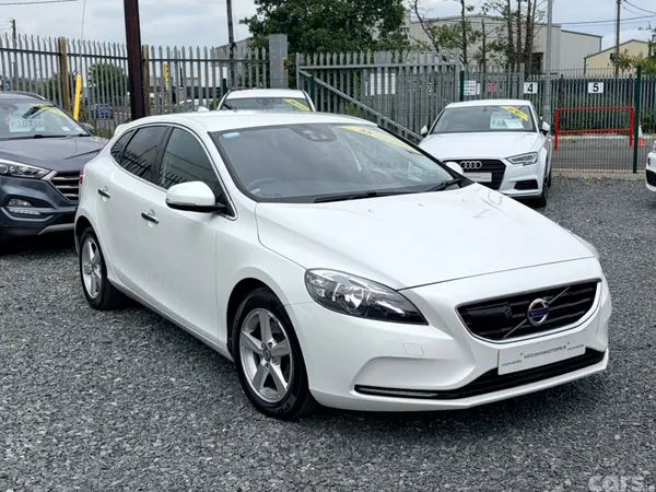 Volvo V40 Hatchback, Petrol, 2014, White
