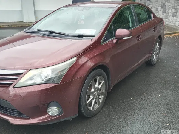 Toyota Avensis Saloon, Diesel, 2012, Red
