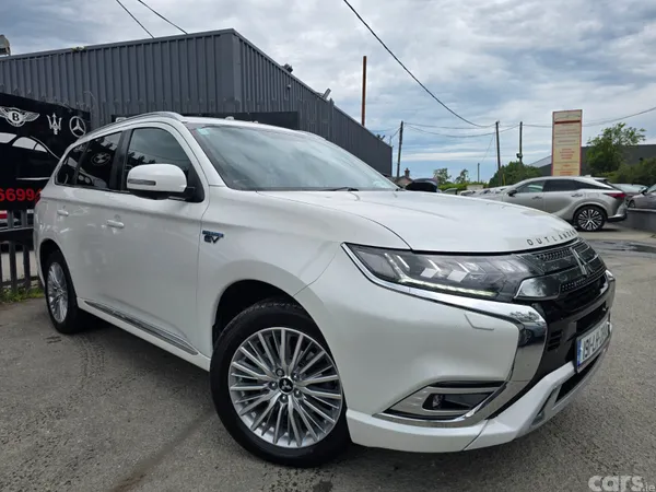 Mitsubishi Outlander SUV, Petrol Plug-in Hybrid, 2019, White