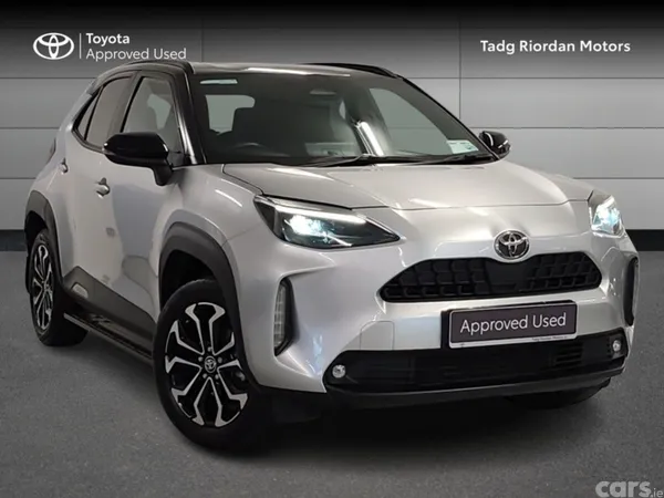 Toyota Yaris Cross Hatchback, Petrol Hybrid, 2025, Silver