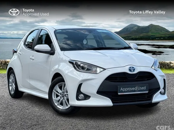 Toyota Yaris Hatchback, Petrol Hybrid, 2023, White