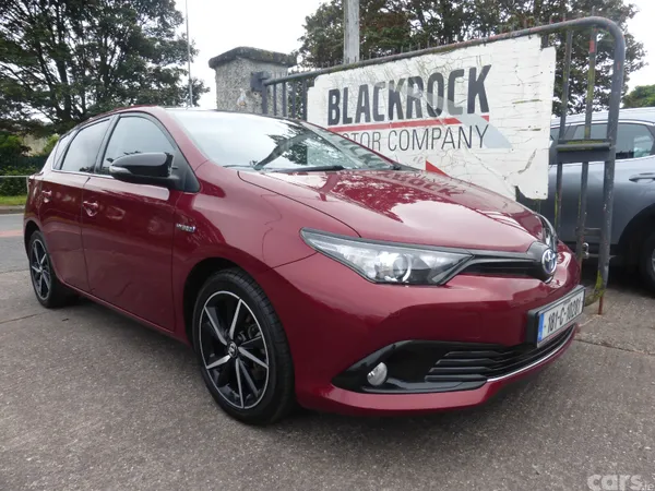 Toyota Auris MPV, Petrol Hybrid, 2018, Red
