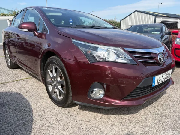 Toyota Avensis Saloon, Diesel, 2012, Red