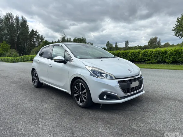 Peugeot 208 Hatchback, Petrol, 2017, White