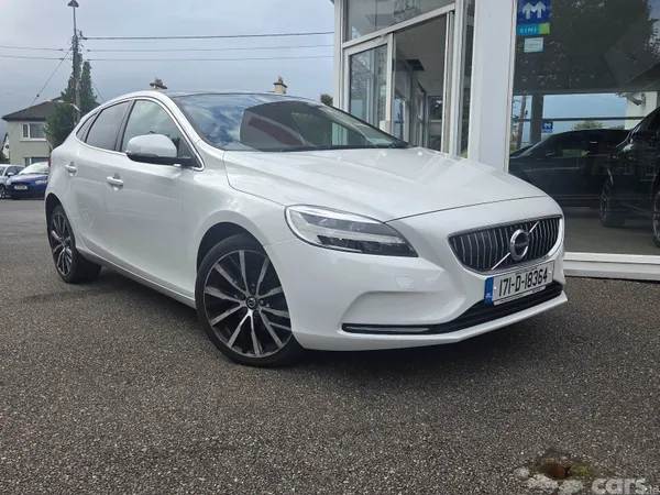 Volvo V40 Hatchback, Diesel, 2017, White