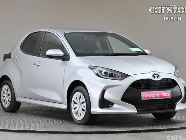 Toyota Yaris Hatchback, Petrol Hybrid, 2022, Silver