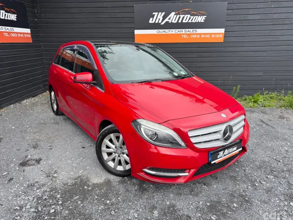 Mercedes-Benz B-Class Hatchback, Petrol, 2014, Red