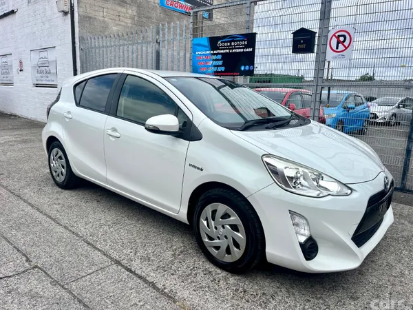 Toyota Aqua Hatchback, Petrol Hybrid, 2015, White