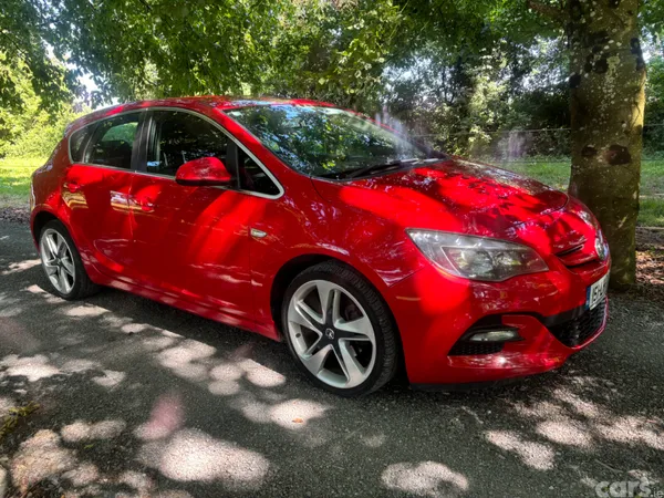 Opel Astra Hatchback, Diesel, 2015, Red