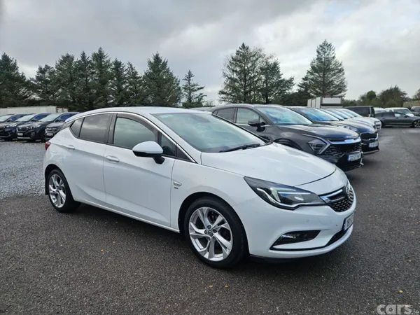 Vauxhall Astra Hatchback, Petrol, 2018, White