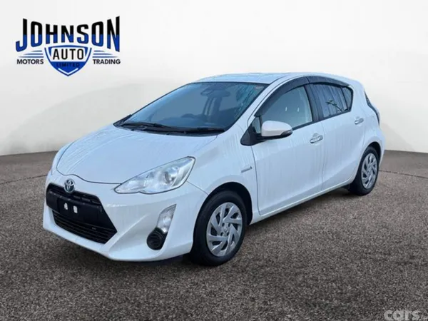 Toyota Aqua Hatchback, Petrol Hybrid, 2017, White