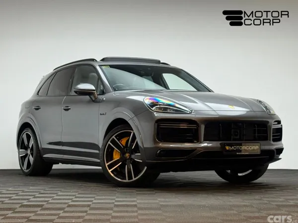 Porsche Cayenne SUV, Petrol Plug-in Hybrid, 2020, Grey
