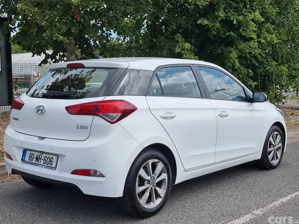 Hyundai i20 Hatchback, Diesel, 2016, White