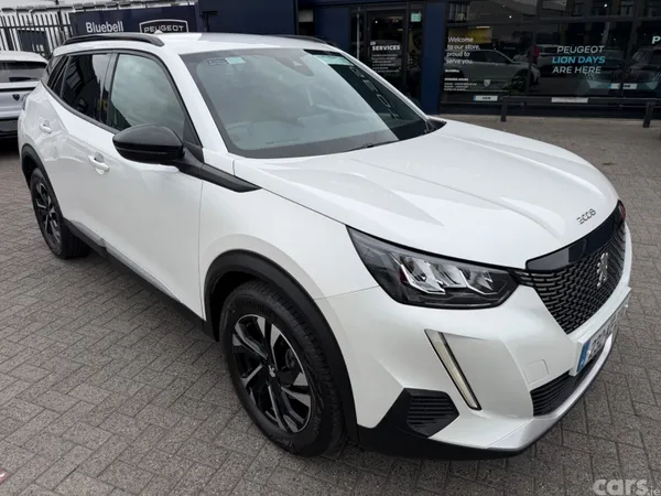 Peugeot 2008 MPV, Petrol, 2023, White
